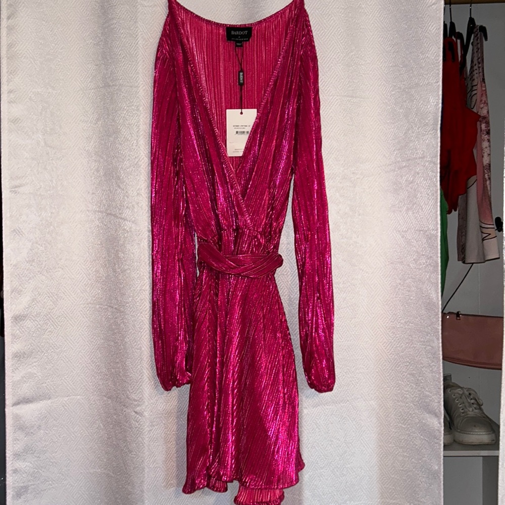 New with tags not worn hot pink Bardot dress. Size Medium but can fit Size Large